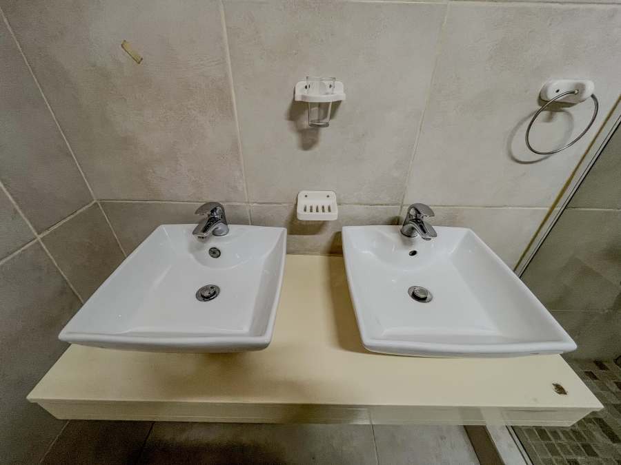 2 Bedroom Property for Sale in Thornton Western Cape